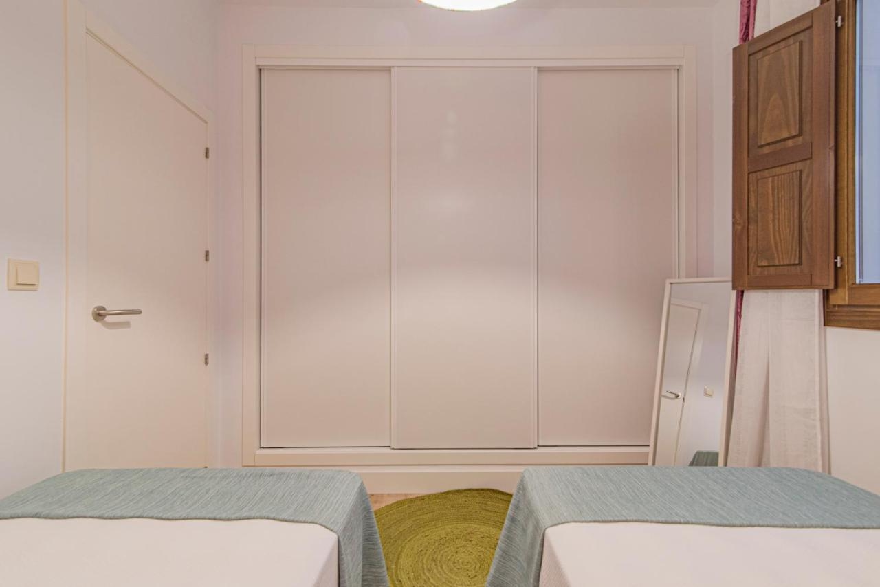 Qh Plaza De La Trinidad Apartment Гранада Екстериор снимка