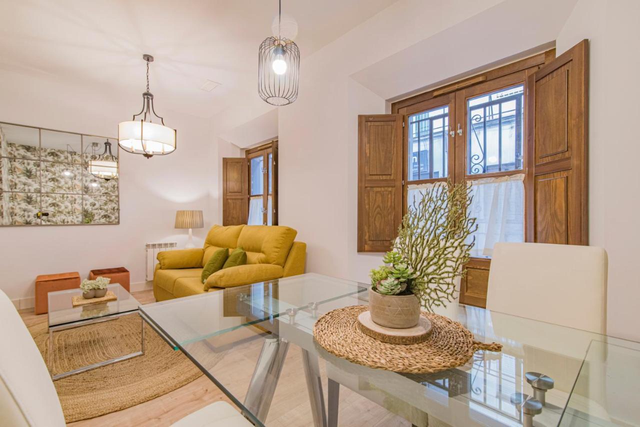 Qh Plaza De La Trinidad Apartment Гранада Екстериор снимка
