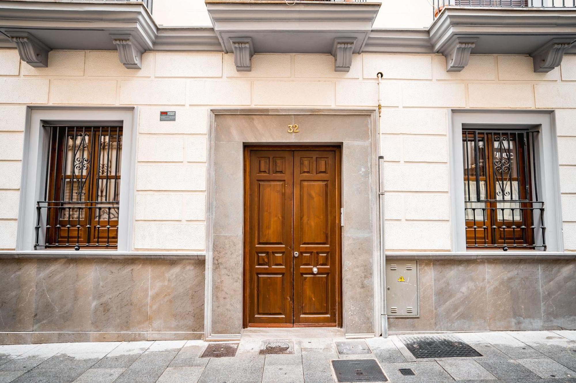 Qh Plaza De La Trinidad Apartment Гранада Екстериор снимка
